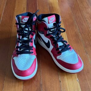 Size 1.5Y Boys Nike Air Jordan 1 Retro OG High Chicago Lost and Found